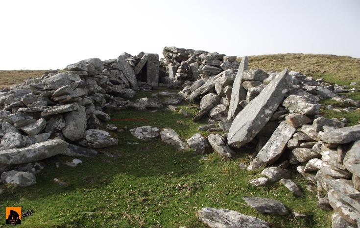 AILLEMORE COURT TOMB, COUNTY MAYO